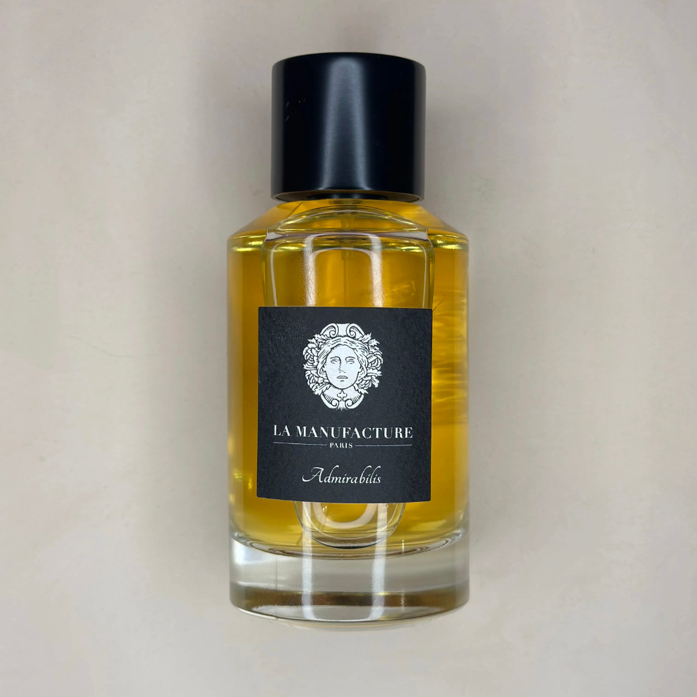 Au centre le flacon du parfum Admirabilis en 100ml de la marque La Manufacture disponible chez ICI Concept Store