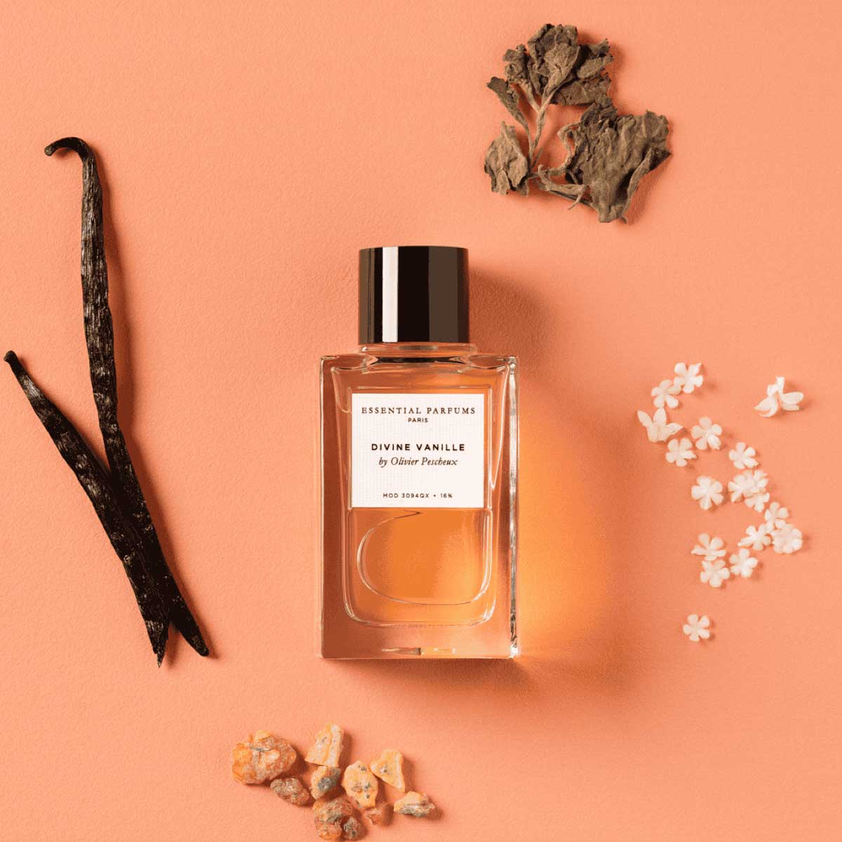 Flacon au centre entouré des âmes qui composent le parfum. Divine Vanille - Eau de parfum de la marque Essential Parfum