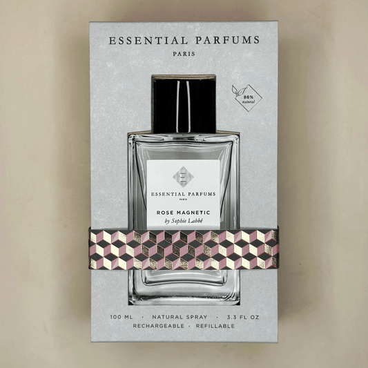 Le flacon de Rose Magnetic dans son packaging de la marque Essential Parfum est disponible en 100ml rechargeable et en 10ml